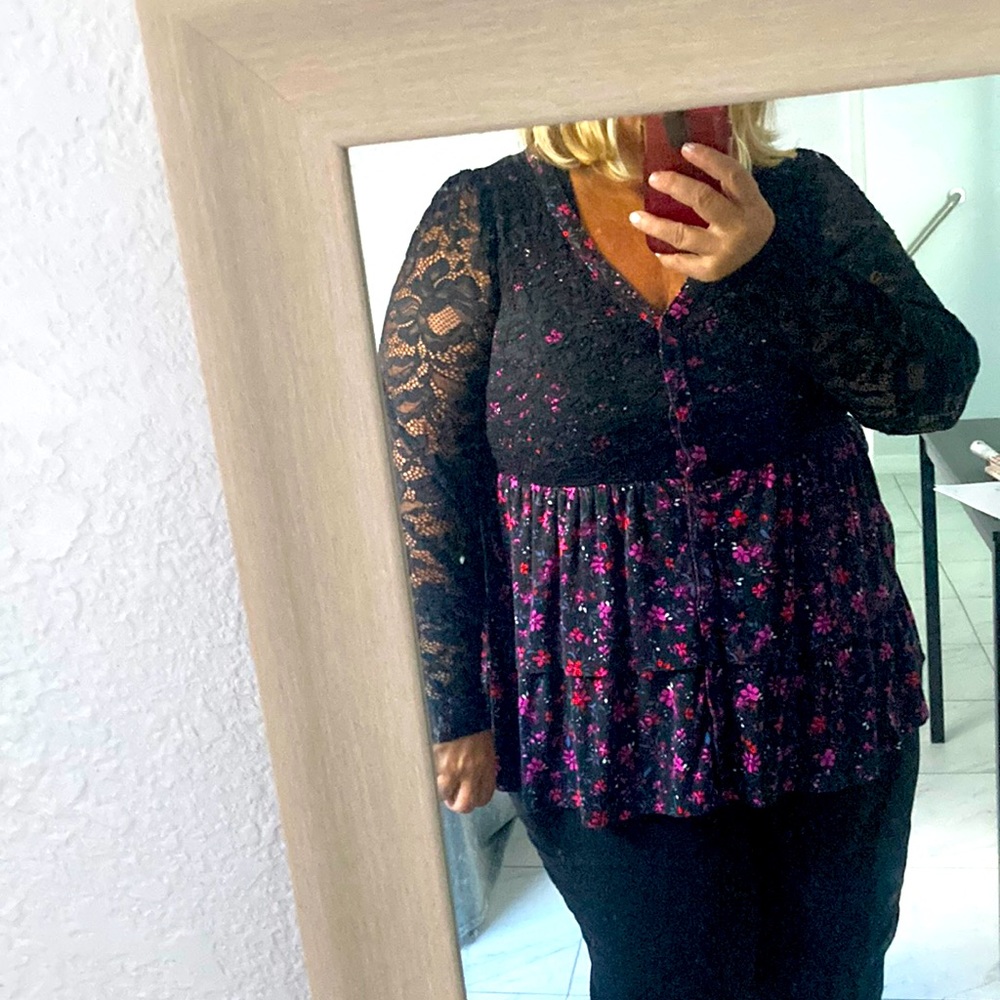 Torrid Long Sleeve top lace sleeves